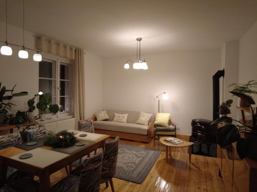 a living room with a table and a couch at Graniczna 21 - w Górach Sowich in Ober Wüstegiersdorf