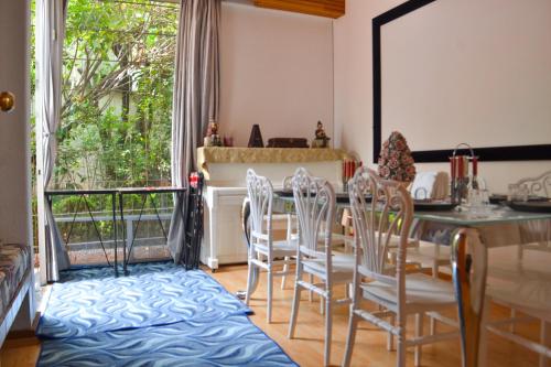 a dining room with a table and chairs and a window at Casa en centro de Coyoacán in Mexico City