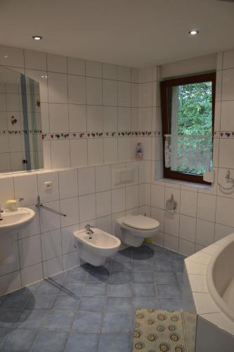 a bathroom with two sinks and a toilet and a tub at Rychwałd - Full House! in Rychwałd