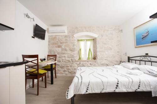 Apartments & Room Kartolina