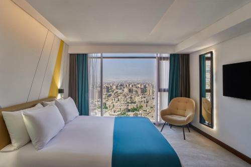 Postel nebo postele na pokoji v ubytování Holiday Inn Cairo Maadi by IHG