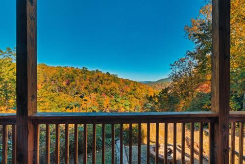 Mountain-View Cabin Hot Tub, Game Room, 4 Suites photo 14
