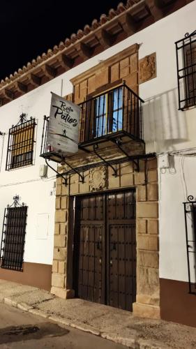 a building with a door and a sign on it at Morada El Rincón in Villanueva de los Infantes