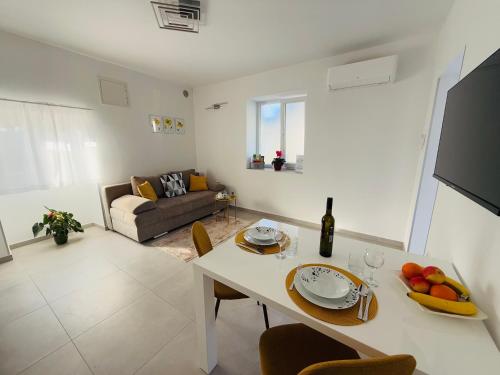 Apartment Erika - for 2 near the beach
