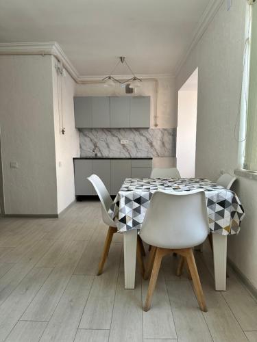 a dining room with a table and chairs at Квартира in Gyumri
