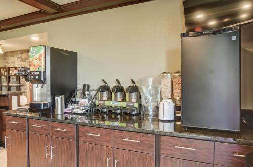 Küche/Küchenzeile in der Unterkunft Cobblestone Inn & Suites - Altamont