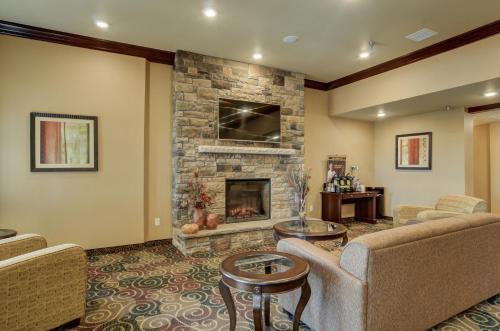 Ein Sitzbereich in der Unterkunft Cobblestone Inn & Suites - Altamont