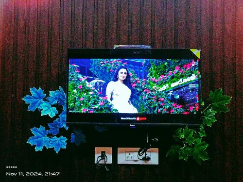 Μια τηλεόραση ή/και κέντρο ψυχαγωγίας στο Ocean pearl Homestay near Kasarkod beach Honnavar