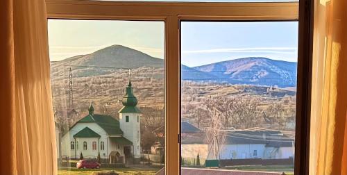 Ein allgemeiner Bergblick oder ein Berglick von der Pension aus