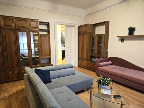 Cozy apartment and Rooms near Kalvin square