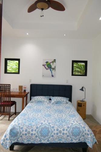 a bedroom with a bed and a ceiling fan at Casitas Vista Verde in Bajo Boquete