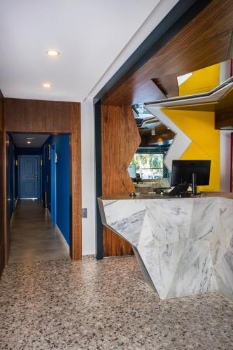 Kuchyň nebo kuchyňský kout v ubytování Lucky Monkey Midi Hotel