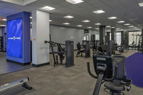 Fitness centrum a/nebo fitness zařízení v ubytování The Publisher, Downtown Fredericksburg, a Tribute Portfolio Hotel