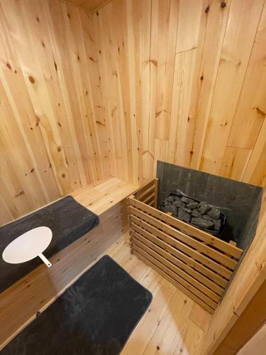 an overhead view of a wooden sauna with mats at 海近!サウナとBBQが楽しめる一棟貸しOURHOUSE-Mie in Nishiki