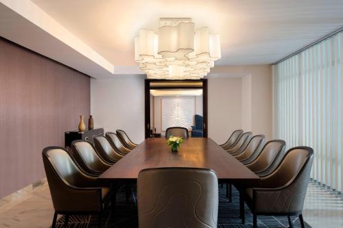 a conference room with a long table and chairs at Le Meridien Dhaka in Dhaka