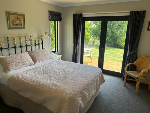 Postel nebo postele na pokoji v ubytování Omaka Heights Countrystay