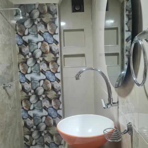Un baño de Hotel Cra17a21a avenida 22 cerca a escenario deportivos iglesias y clinicas