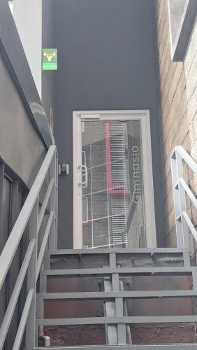 a staircase leading up to a door to a building at Nido de Gorrión, Ecodistrito 310, con facturación CAI in Tegucigalpa