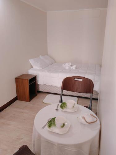 Un pat sau paturi într-o cameră la Hotel Victoria