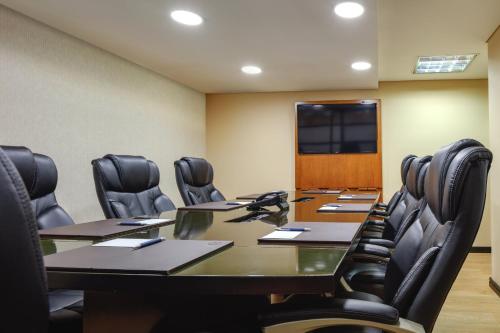 El área de trabajo o centro de convenciones de Sheraton Bogotá Hotel