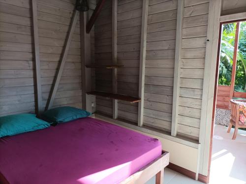Postel nebo postele na pokoji v ubytování Kay a flè et Kay a fwi