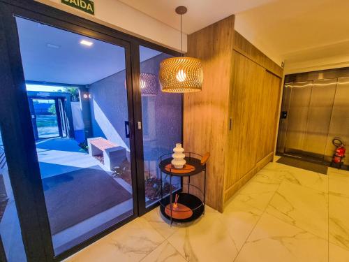 Giường trong phòng chung tại Apartamento ampla sacada vista mar e piscina em Matinhos PR