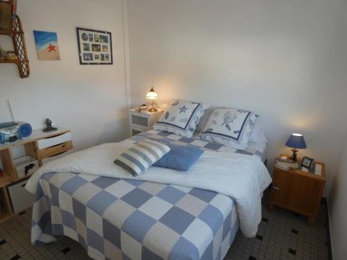 Postel nebo postele na pokoji v ubytování Notre-Dame-de-Monts - Appartement 4 pers., animaux admis, balcon ensoleillé - FR-1-540-306