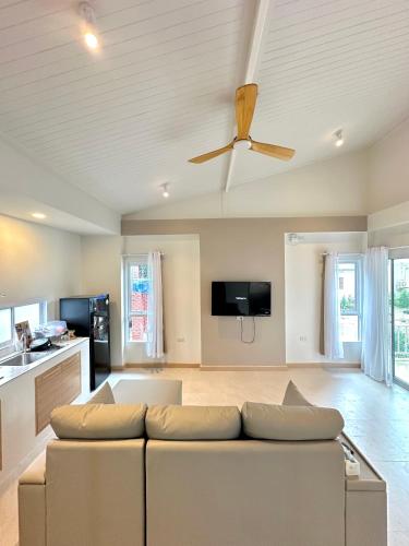 Μια τηλεόραση ή/και κέντρο ψυχαγωγίας στο Euphoria Bungalow