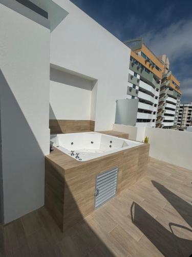 a bath tub on the roof of a building at Suite For You - Salinas Chipipe in Salinas