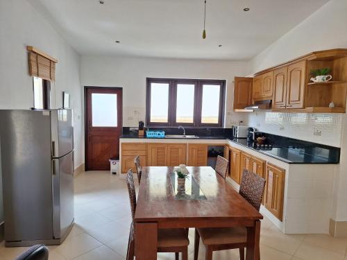 Η κουζίνα ή μικρή κουζίνα στο Jungle Village Bungalow