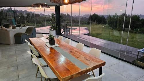 Μπαλκόνι ή βεράντα στο Upmarket modern beautiful home