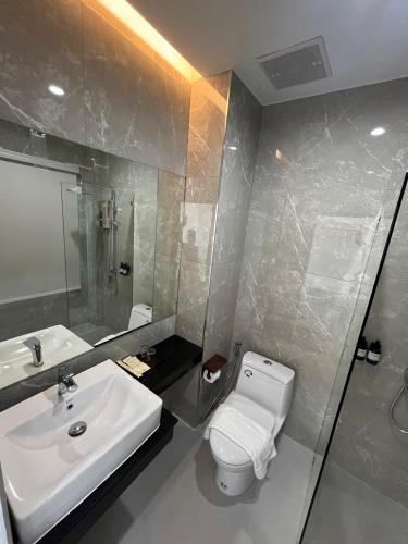 a bathroom with a white toilet and a sink at View khong Hotel โรงแรมวิวโขง in Golden Triangle