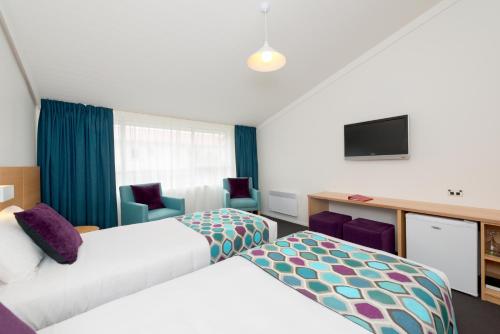 Postel nebo postele na pokoji v ubytování Heartland Hotel Fox Glacier