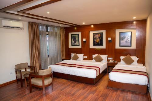 Postel nebo postele na pokoji v ubytování Aryatara Kathmandu Hotel