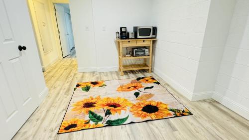 a room with a flower rug on the floor at Family friendly house with MIL suite in Sammamish