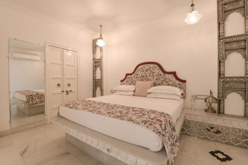 Cama o camas de una habitación en Jagat Niwas Palace