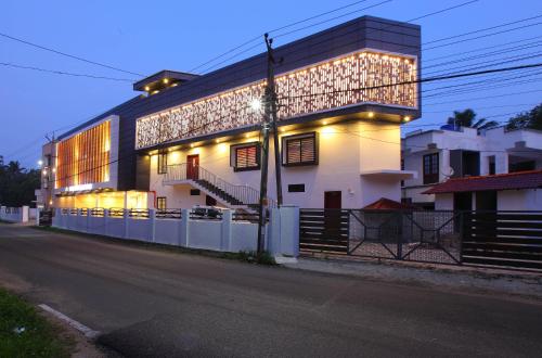 a white building with lights on the side of it at Hotel Diamond Fort in Panmana