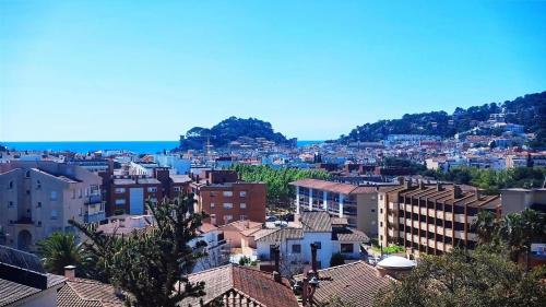 Pau Picasso – Terraza con Vistas en Tossa