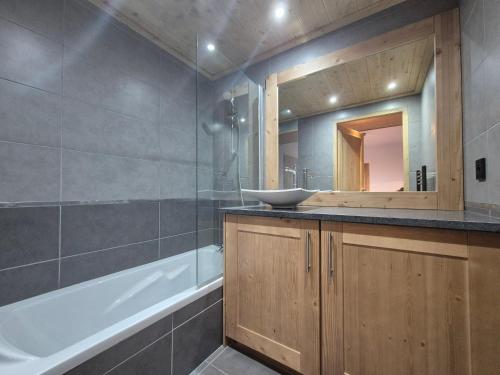 Koupelna v ubytování Fermes Eugénie A5 - Superbe appartement 3 pièces - St Foy Station