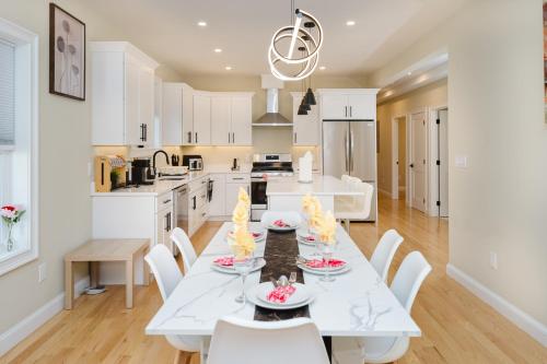a kitchen and dining room with a table and chairs at 60-1 4BR Boston - Cozy New Apt near Franklin Park in Boston