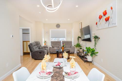 a living room with a table and chairs at 60-1 4BR Boston - Cozy New Apt near Franklin Park in Boston