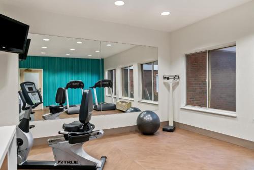 Palestra o centro fitness di Holiday Inn Express Hotel & Suites Marion by IHG