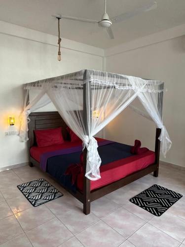 Кровать или кровати в номере Frangipani Beach Villa