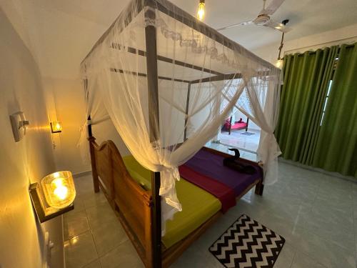 Кровать или кровати в номере Frangipani Beach Villa