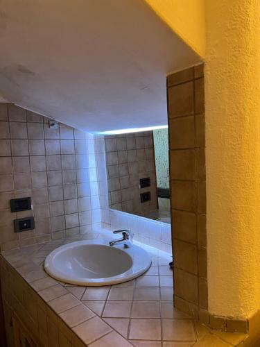 a bathroom with a sink and a mirror at Panorama in Someraro