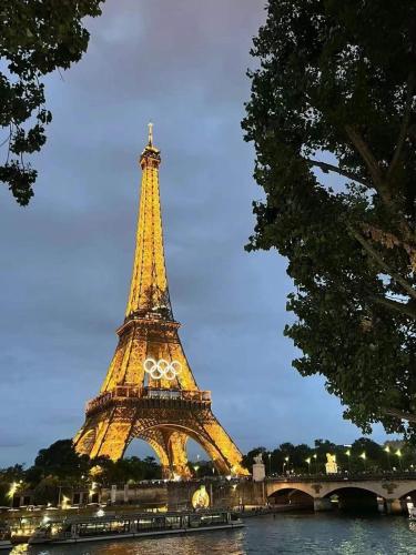 Apt haussamn walk tour eiffle trocadero 3minutes