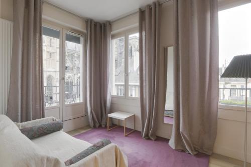 Posezení v ubytování Hôtel Cardinal
