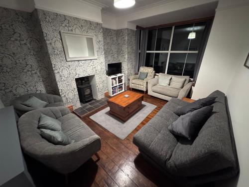 Posezení v ubytování Glannant - 5 Bed & 4 Bathroom - Fairbourne, Barmouth, Mawddach Estuary