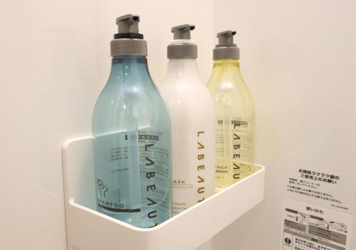 three bottles of water in a shelf in a refrigerator at 茂平の宿 in Yoro