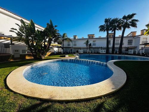 a swimming pool in the middle of a yard at Casa en la Playa Alcossebre La Creueta in Alcossebre